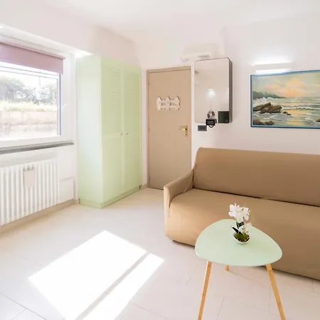 307 - Casa Sara, 5 Minuti Di Auto Dal Mare E Dal Centro Di Sestri, Con Parcheggio Privato *