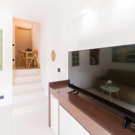 307 - Casa Sara, 5 Minuti Di Auto Dal Mare E Dal Centro Di Sestri, Con Parcheggio Privato Appartamento *